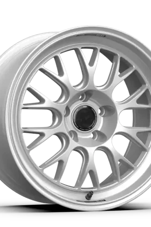 Exclusive fifteen52 Holeshot RSR 19x9.5 5x120 22mm ET 72.56mm Center Bore Radiant Silver